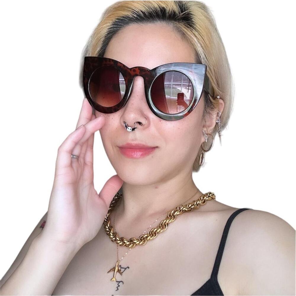 The shock cat sunglasses